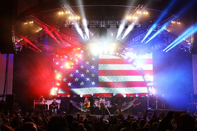 Lynyrd Skynyrd at Verizon Wireless Amphitheatre at Encore Park